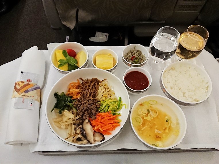 ビビンバの機内食 アシアナ航空ビジネスクラス 仁川 成田 台北週末1泊旅行18 夫婦で世界と日本を旅する生活