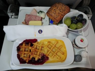 ルフトハンザドイツ航空ビジネスクラス フランクフルト＞ヘルシンキの機内食（アイスランド旅行2018 その52）