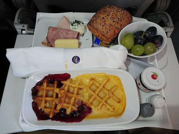ルフトハンザドイツ航空ビジネスクラス フランクフルト ヘルシンキの機内食 アイスランド旅行18 その52 夫婦で世界と日本を旅する生活