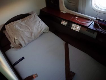 JALファーストクラス搭乗記 就寝の準備と2度めの機内食（イスラエル・パレスチナ旅行2019 その4）
