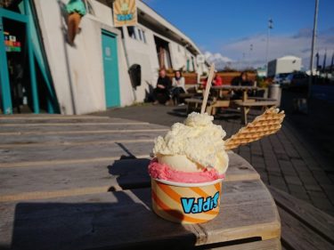 マリーナ地区の港の見えるレストラン「Kaffivagninn」とアイスランドの人気アイスショップ「バルディス」（アイスランド旅行2018 その48）