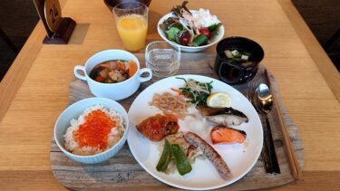 雪ニセコ【SETSU NISEKO】スタジオルーム宿泊記　ラーメンAFURIの夕食とメリメロの朝食（2023年12月）