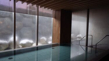 雪ニセコ【SETSU NISEKO】スタジオルーム宿泊記　貸切温泉と温泉大浴場（六花スパ）、そしてその他パブリックスペース（2023年12月）